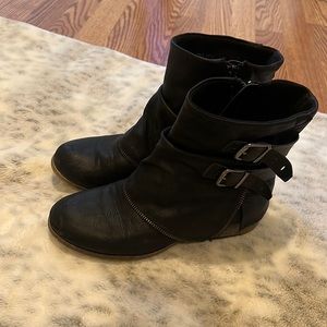 So size 8.5 black booties